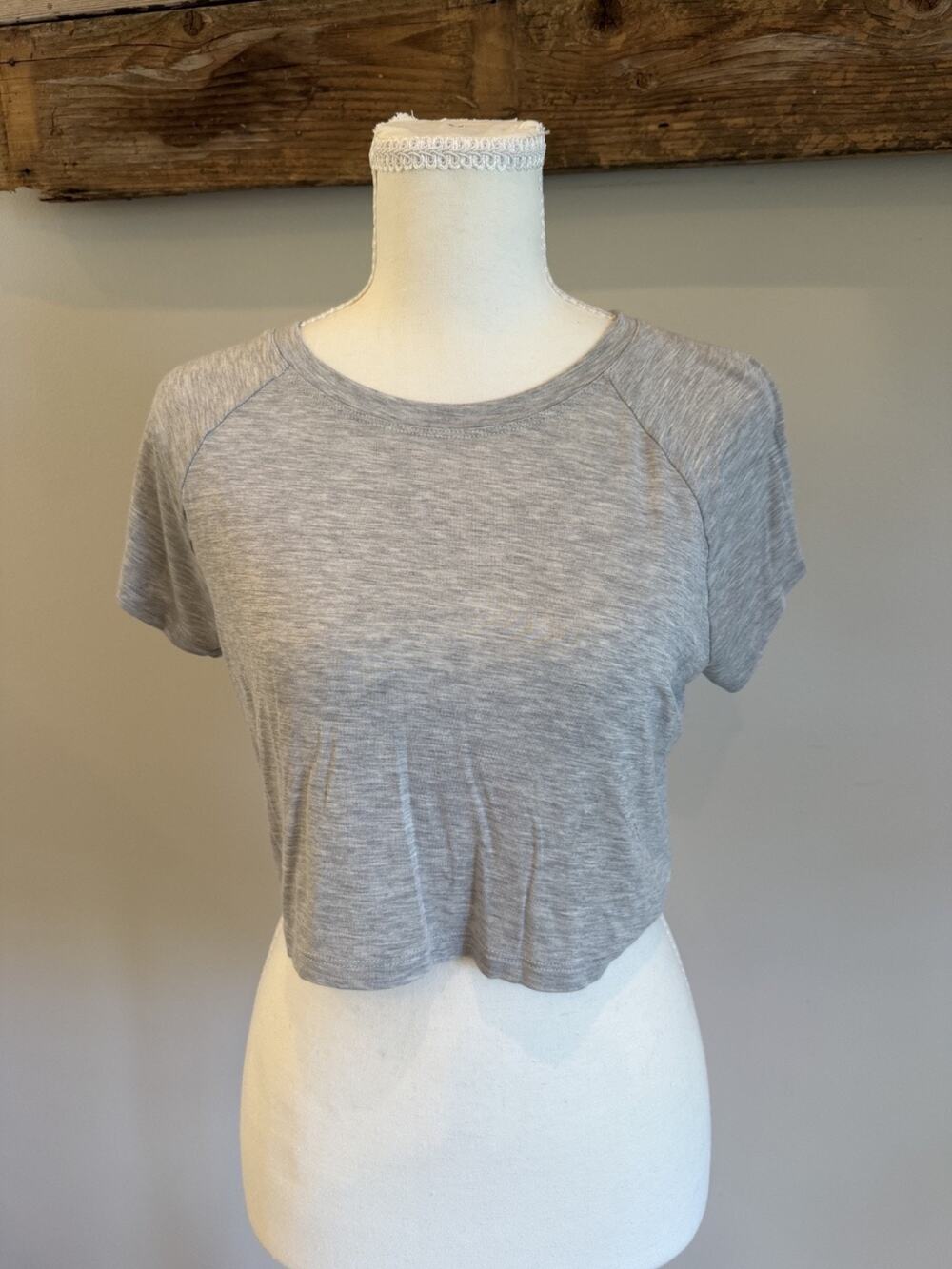 OFFLINE by Aerie Seamless Crop Top Womens Small Gray Excellent Ribbed Active